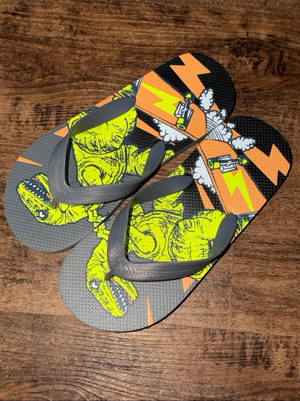 Gray Logo-Pattern Flip Flop Sandals dinosaur 🦖 size 5/6 big kids